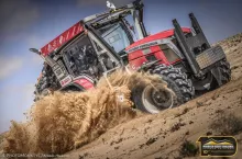 Nietypowy uczestnik Marocco Desert Challenge 2025 - jedyny taki ciągnik startujący w rajdzie