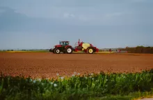 Czy rolnik może zażądać zwrotu nakładów ulepszających ziemię dzierżawną?